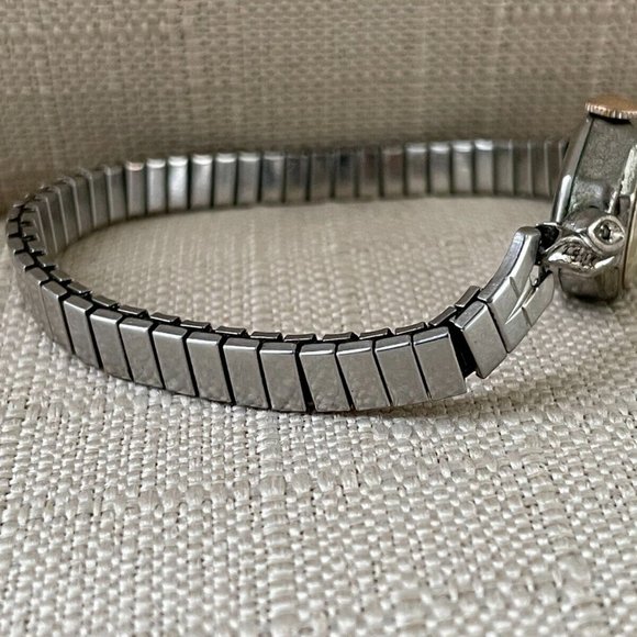 Vintage Waltham Ladies Wristwatch Handwinding Shock Resistance Quartz Watch - Picture 7 of 11